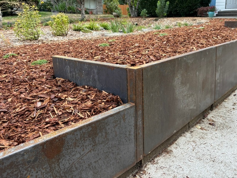 Corten-retaining-wall-steel-post-example | cor-ten-steel.com.au